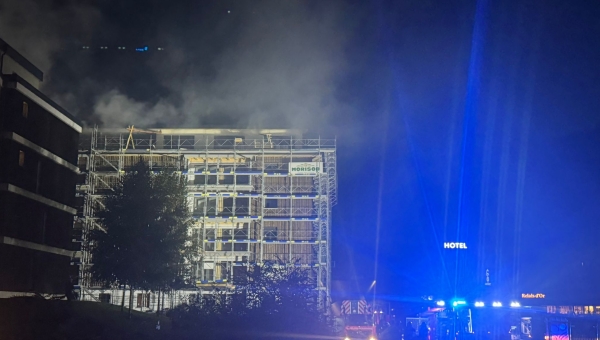 Collombey-Muraz : Un bâtiment en construction en proie aux flammes